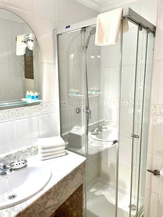 Apartamentos Ulia Benidorm Bagian luar foto
