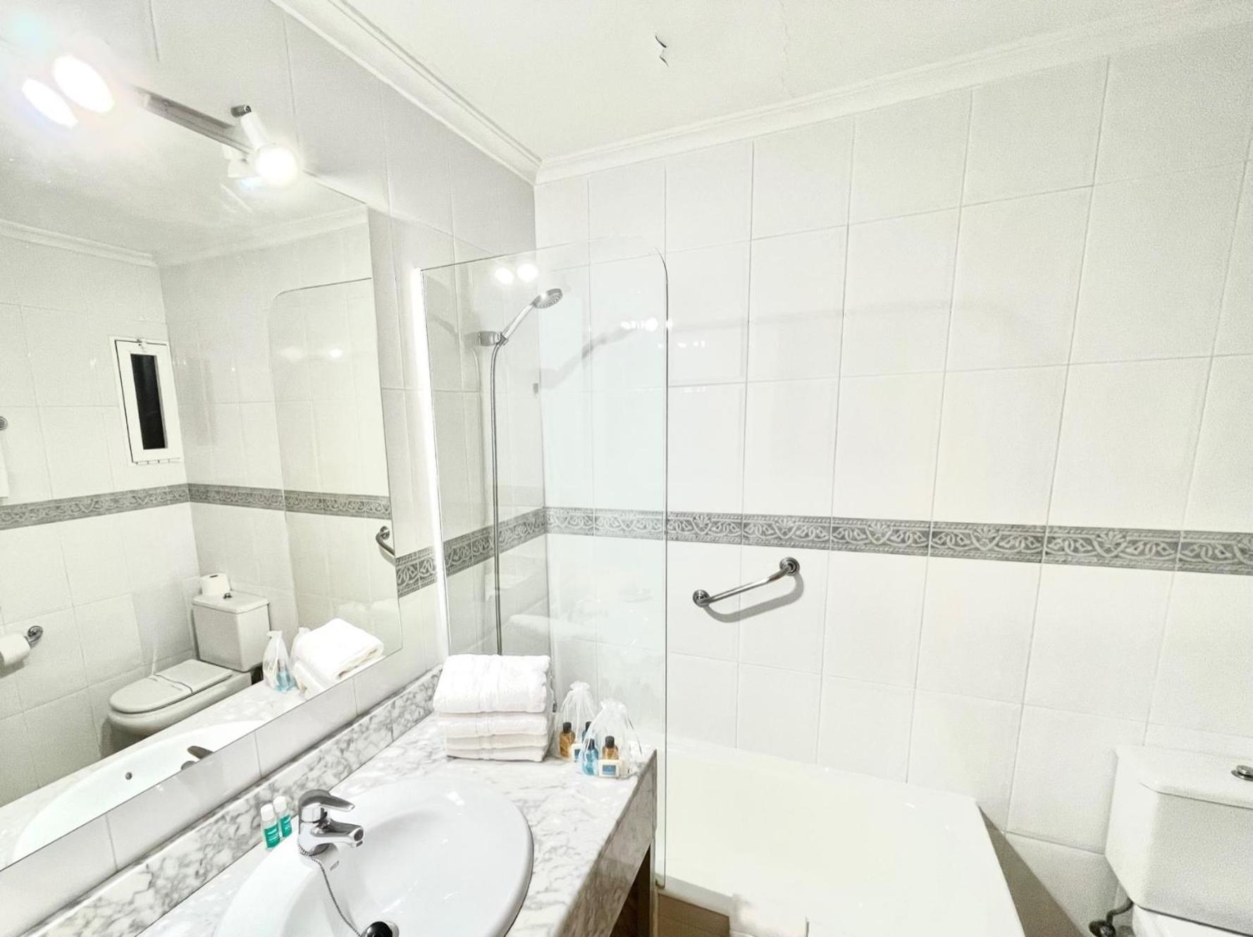Apartamentos Ulia Benidorm Bagian luar foto